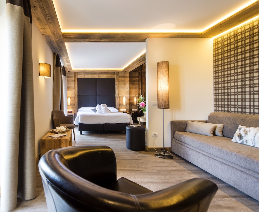 Junior Suite, Multiple Beds