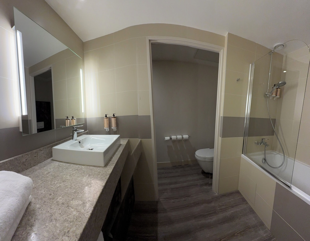 Suite, 1 King Bed with Sofa bed photo 2