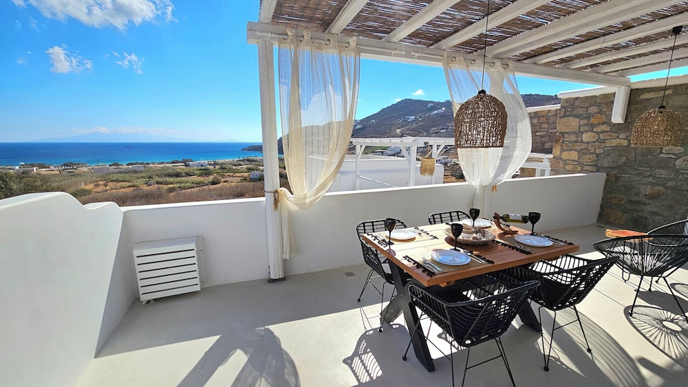 Family House, Sea View, Beachfront