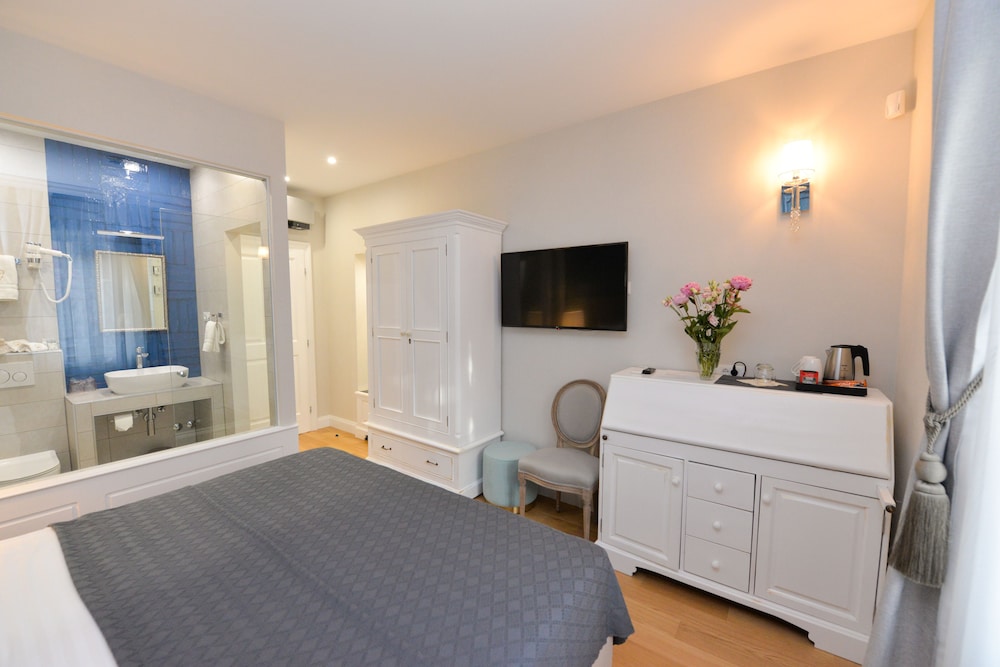 Double Room - Photo 12