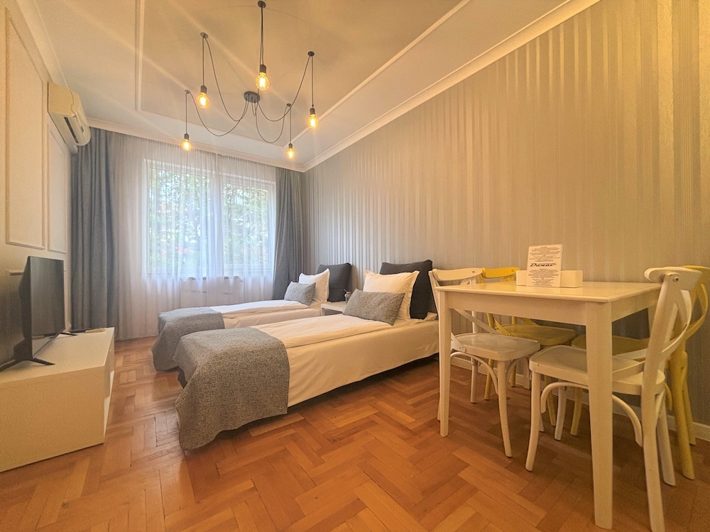 One-Bedroom Apartment - Photo 5