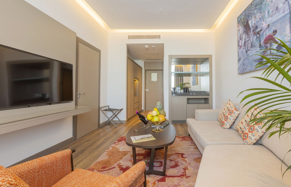 Suite - Photo 3