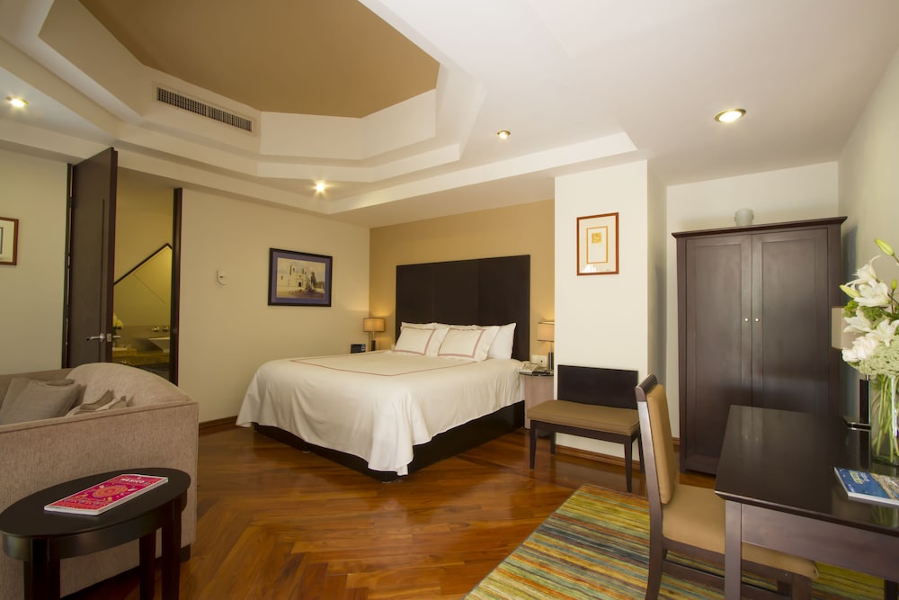 Standard Room, 1 King Bed, City View photo 2