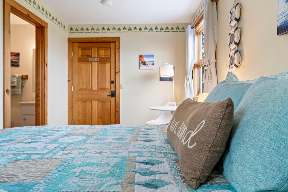 The Oceanview Room (not pet friendly) photo 2