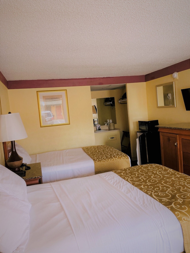 Standard Room, 2 Double Beds photo 1