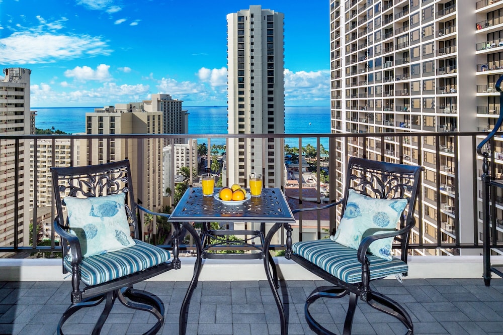 Premium Remodeled Condo with Ocean View and Parking: Premium Condo, 1 King Bed, Air conditioning, Ocean View (0049) photo