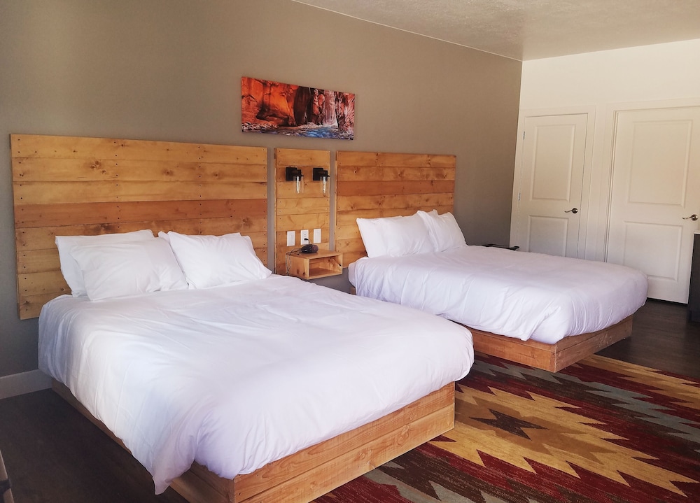 Studio Suite, 2 Queen Beds, Accessible photo 2