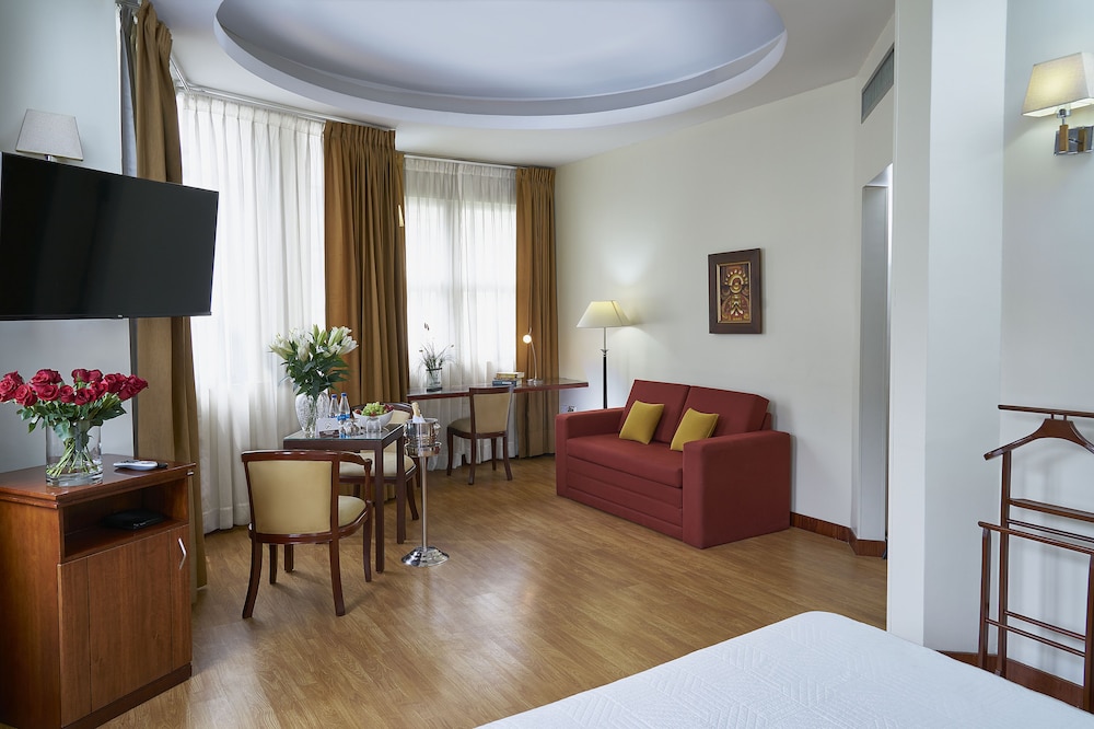 Executive Suite photo 2