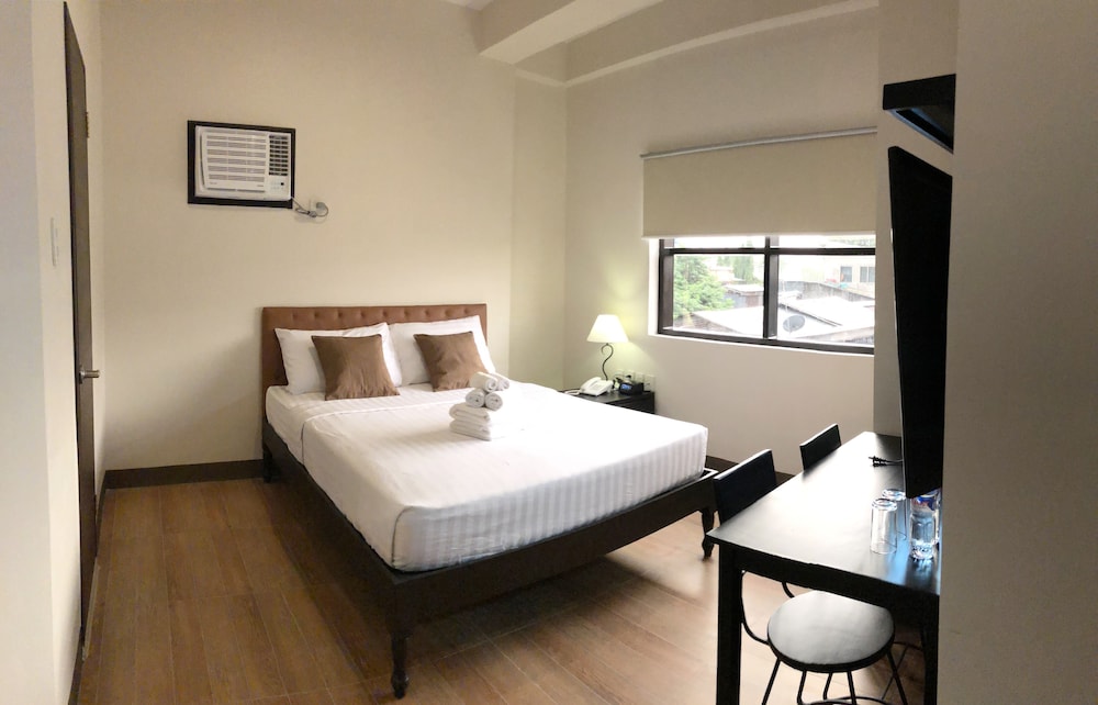 Standard Room, 1 Queen Bed