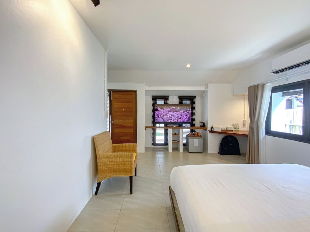 Private Villa with Bathtub - Photo 1