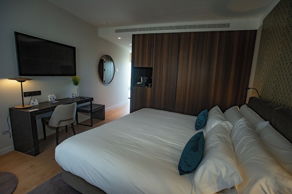 Executive Suite, Balcony, City View