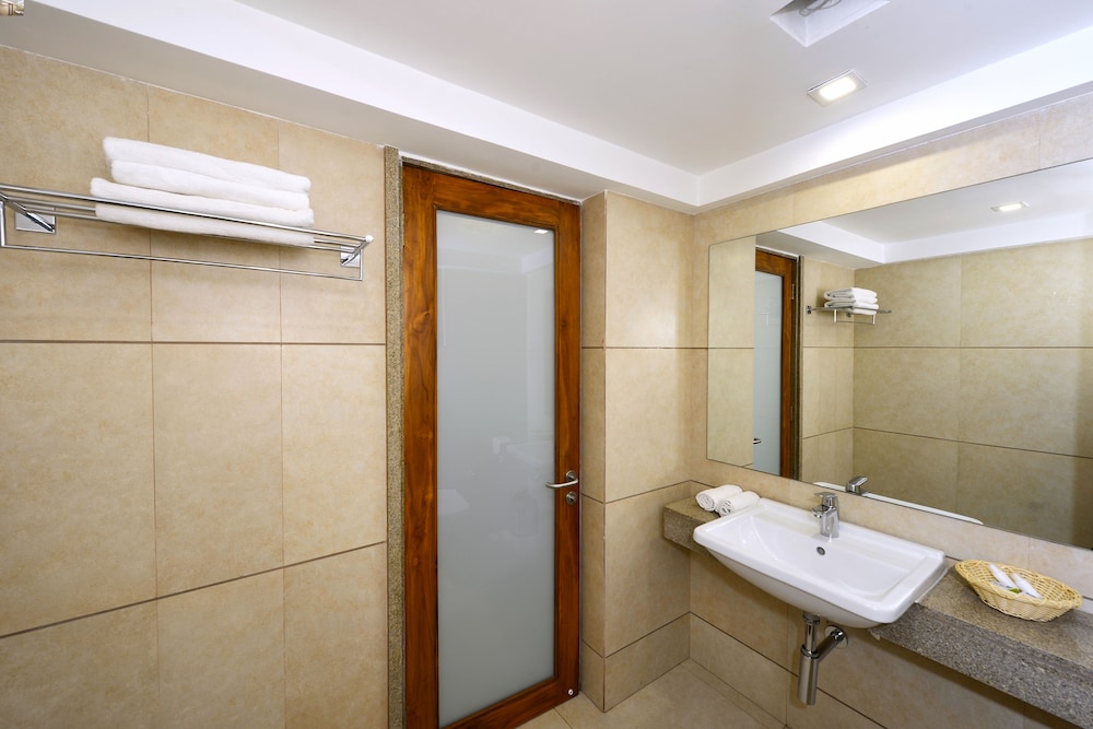 Suite - Photo 14