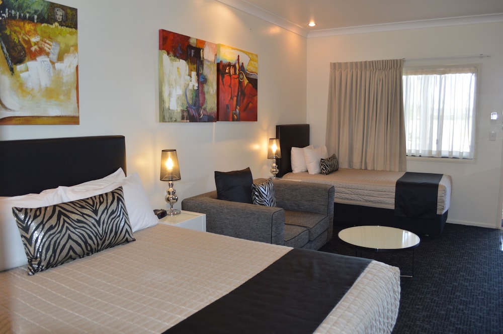 Standard Room, Multiple Beds, Non Smoking photo 2