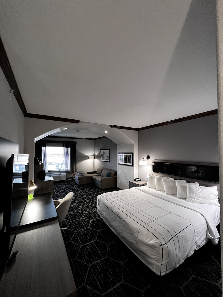 Deluxe Room, 1 King Bed, Non Smoking (Deluxe Executive Room) - Photo 2