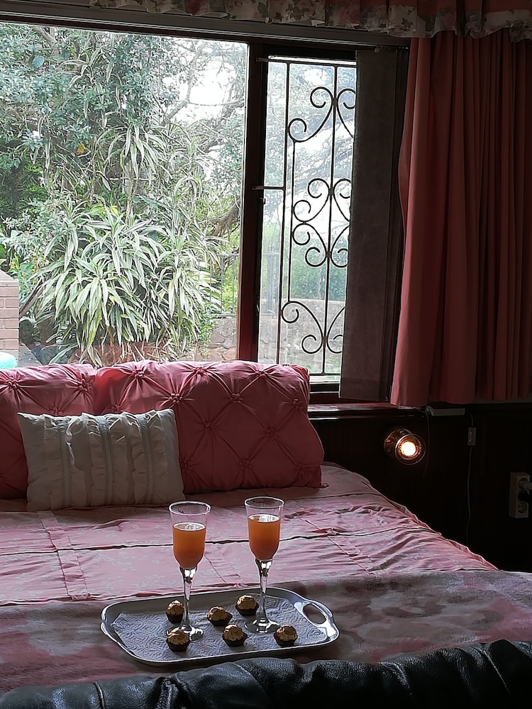 Deluxe Double Room Single Use, 1 Queen Bed, Garden View, Garden Area photo 1