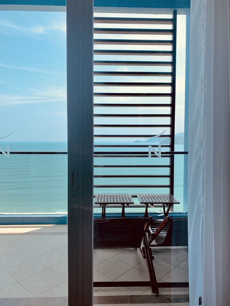 Executive Room, 1 King Bed, Ocean View - Photo 6