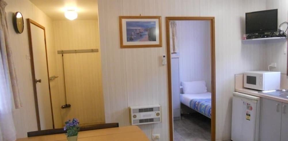 2 Bedroom Self-Contained Cabin photo 2
