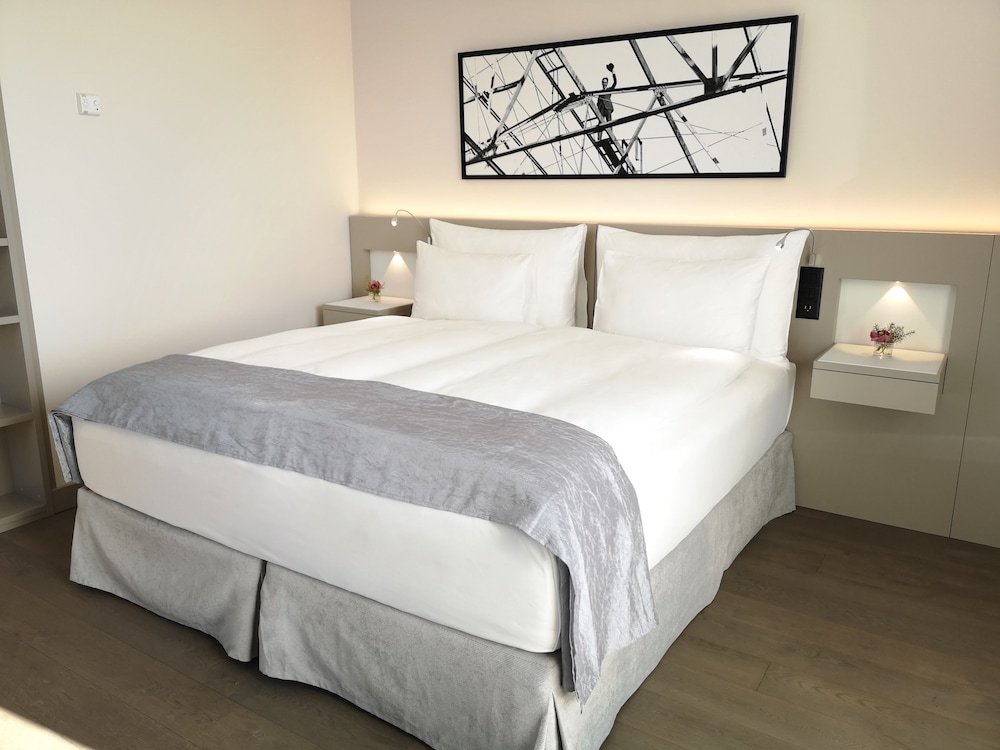 Room, 1 Double Bed (Spacious and Bright) photo 2