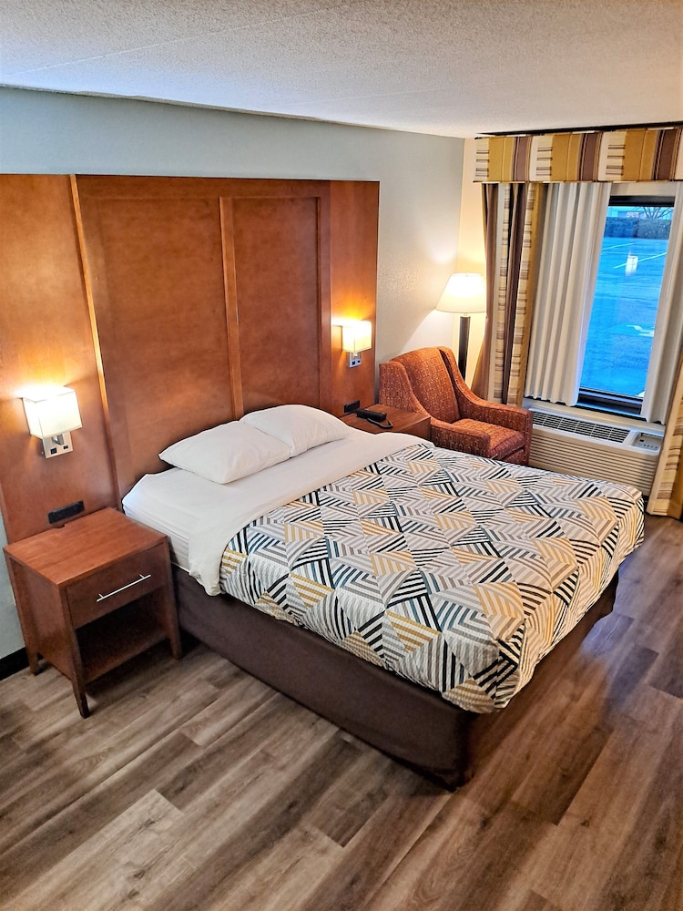 Deluxe Room, 1 King Bed, Non Smoking photo 2