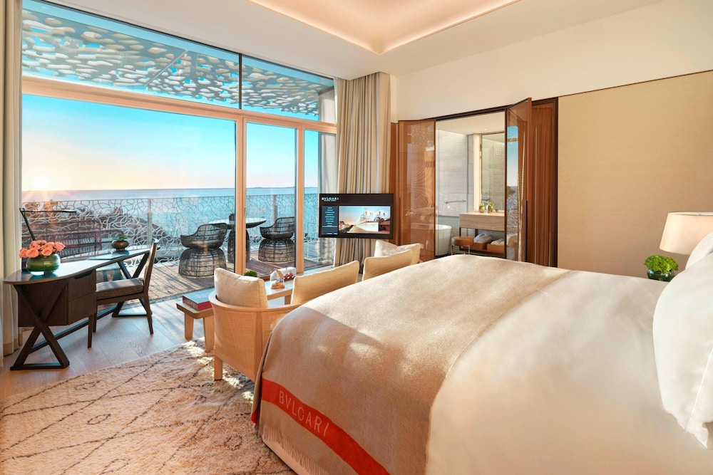 Premium Room, 1 King Bed, Balcony