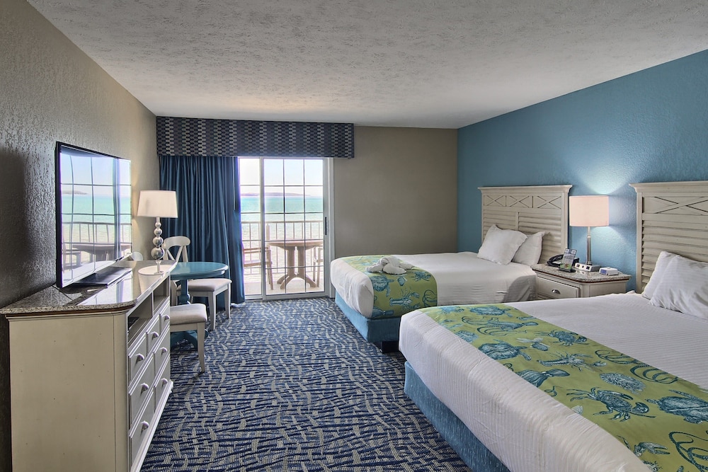 Standard Room, Beach View (1 King and 1 Queen Bed - 1st Floor)