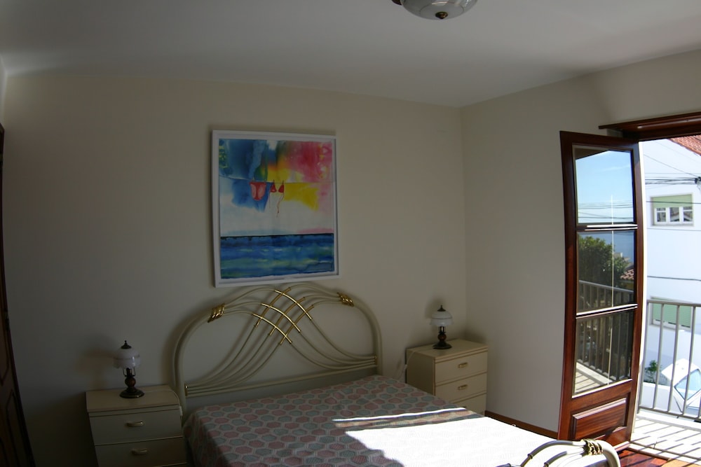 Standard Double Room, 1 Queen Bed, Non Smoking, Partial Ocean View (Room 1)