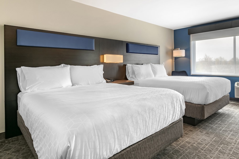 Suite, 2 Queen Beds, Accessible Bathtub, Non Smoking (Communications, Mobility) - Photo 1