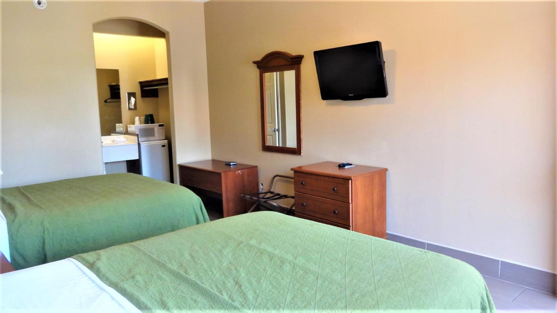 Standard Queen Room - Photo 6