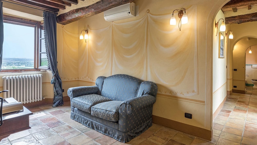 Villa photo 1