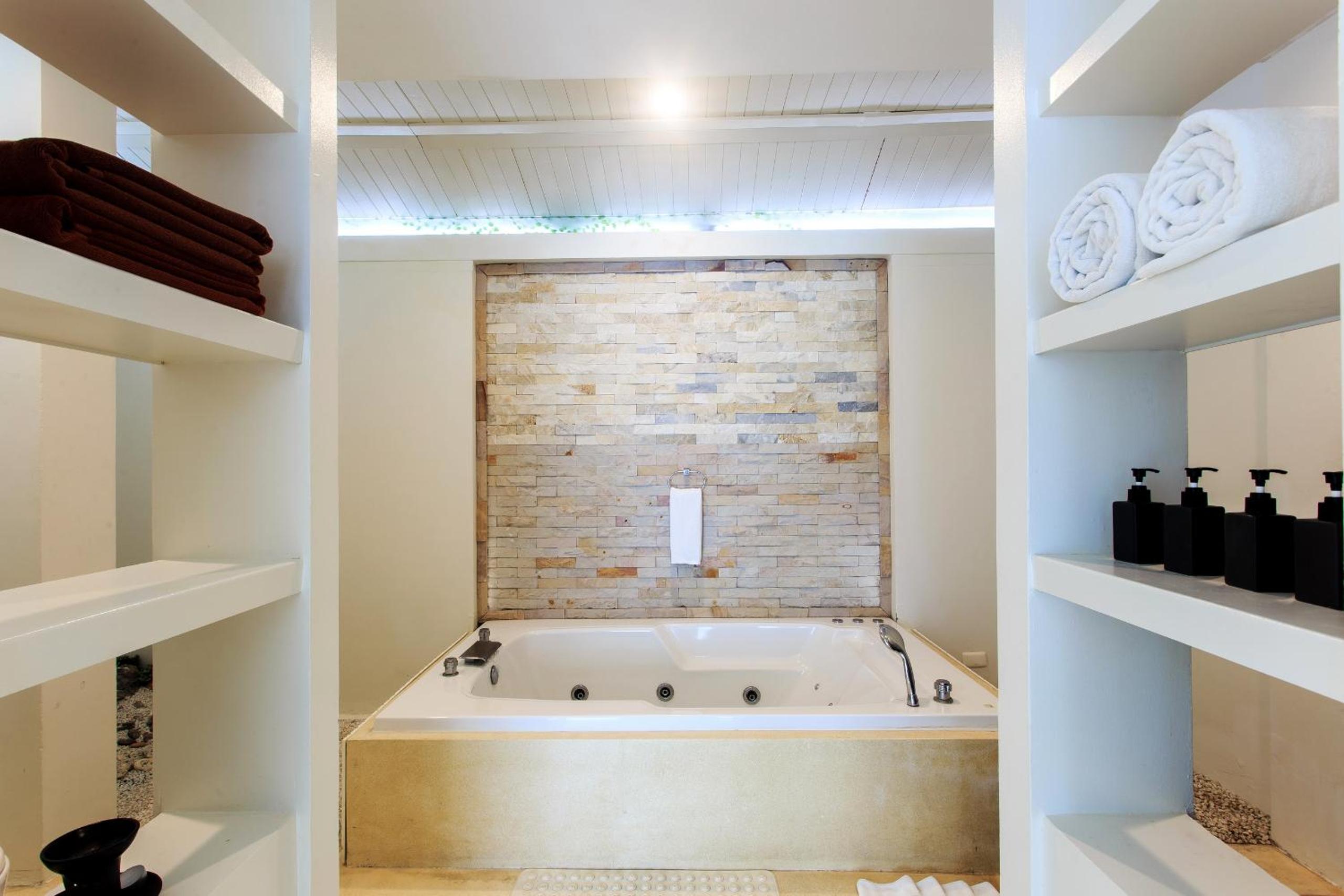 Pool Access Villa photo 2
