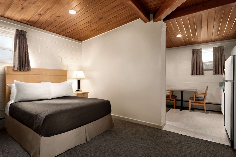 Suite, Multiple Beds, Non Smoking photo 1
