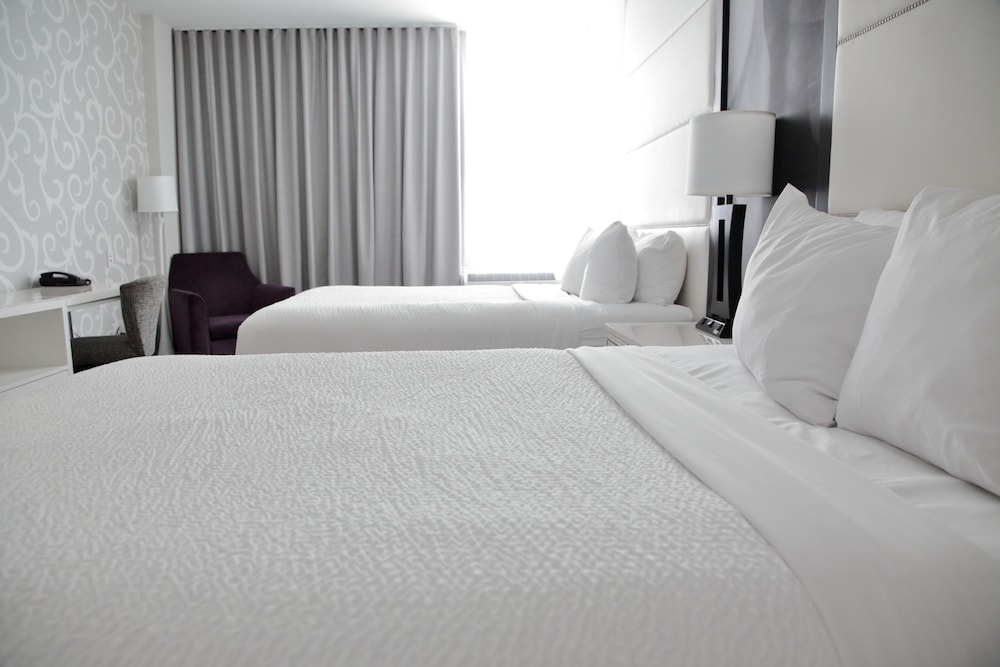 Room, 2 Queen Beds, Non Smoking - Photo 14