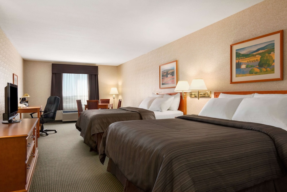 Deluxe Room, 2 Queen Beds, Non Smoking (Sofabed) - Photo 1