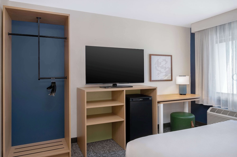 Room, 1 Queen Bed, Accessible (Mobility & Roll-In Shower) - Photo 4