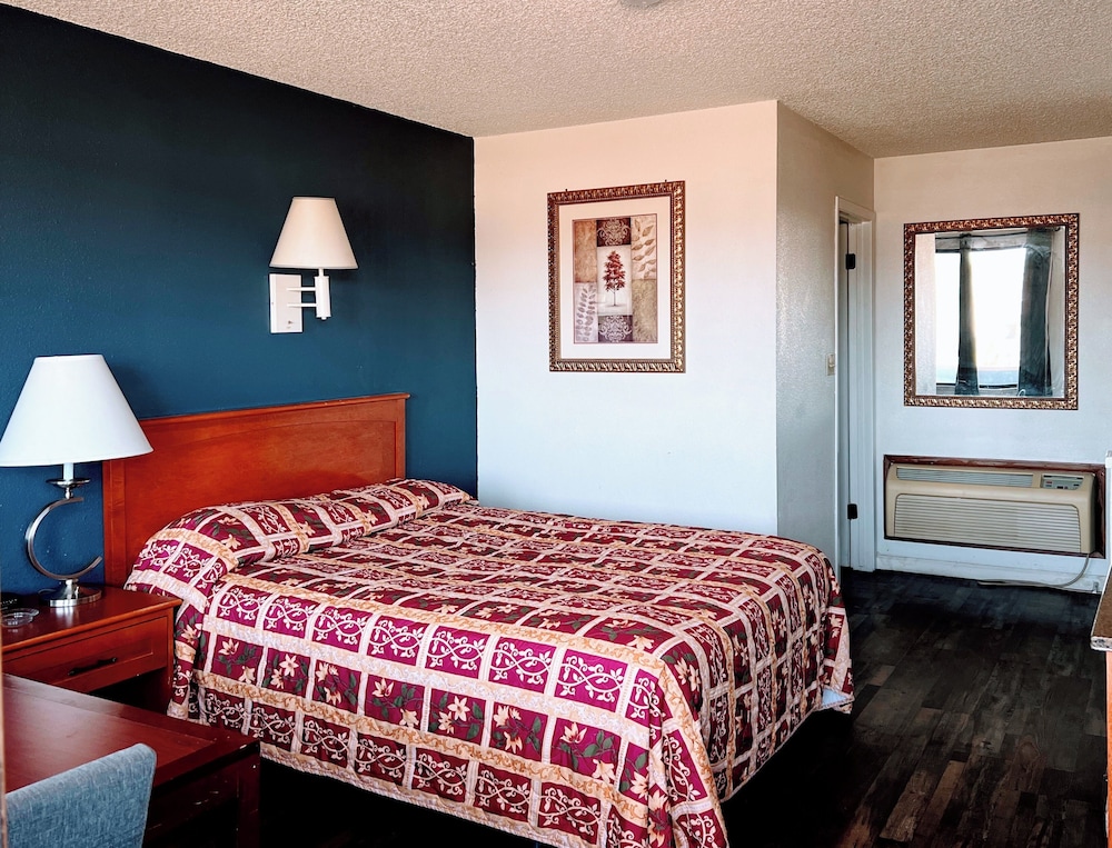 Standard Room, 1 King Bed, Smoking photo 1