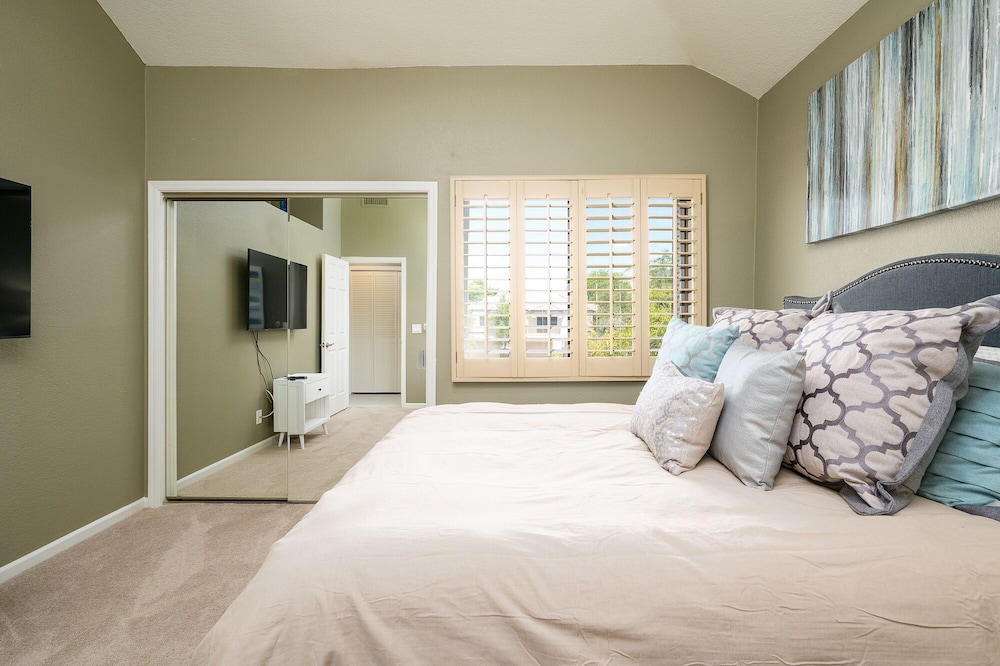 Condo, 2 Bedrooms