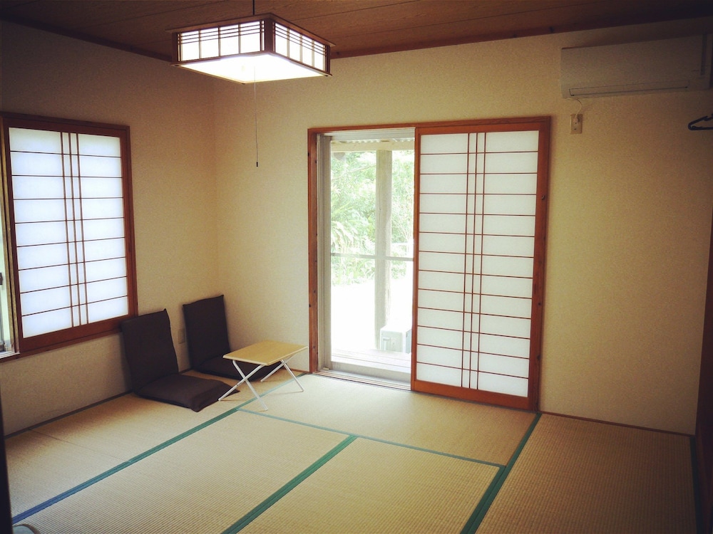 Private Vacation Home for 6 Guests photo 2