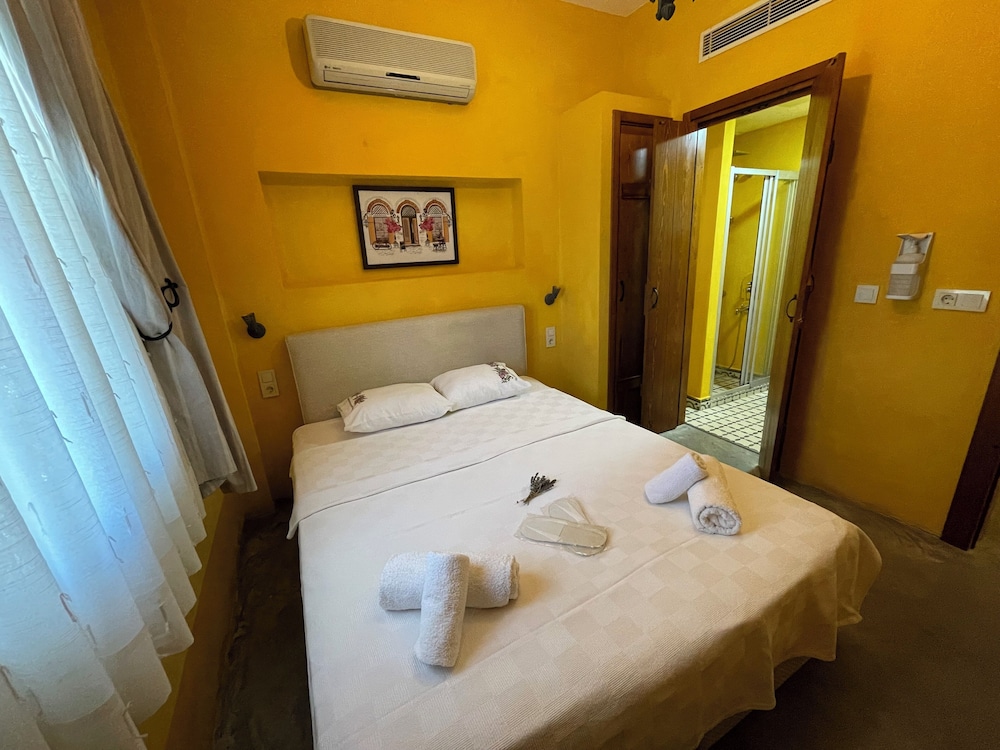 Standard Room, Garden View, Ground Floor photo 1