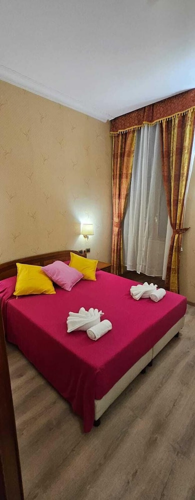 Deluxe Triple Room, City View