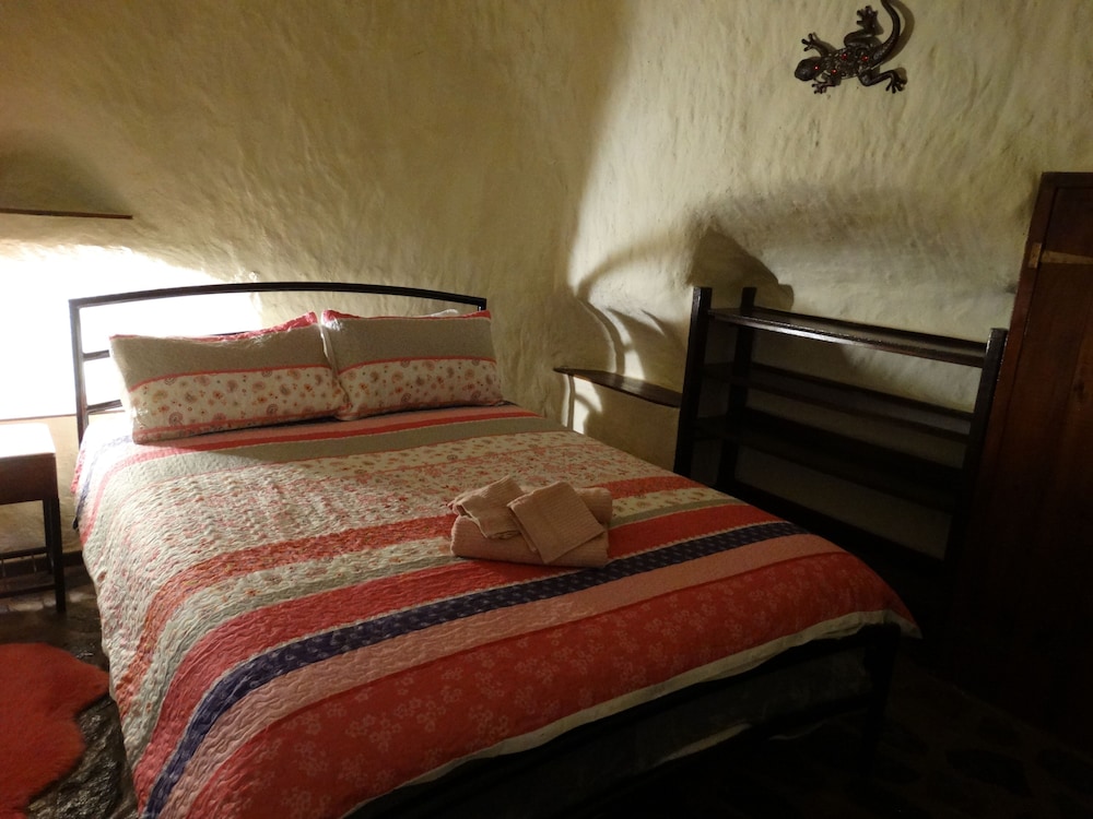 3 Bedroom Underground Home (Di's Place) photo 3