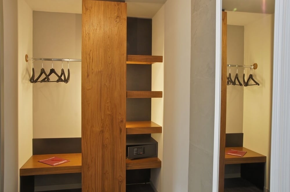 Junior Suite, 1 King Bed - Photo 2