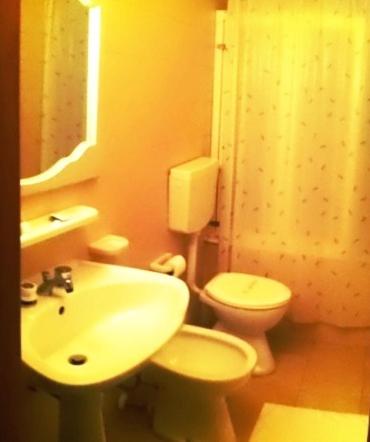 Double or Twin Room - Photo 2