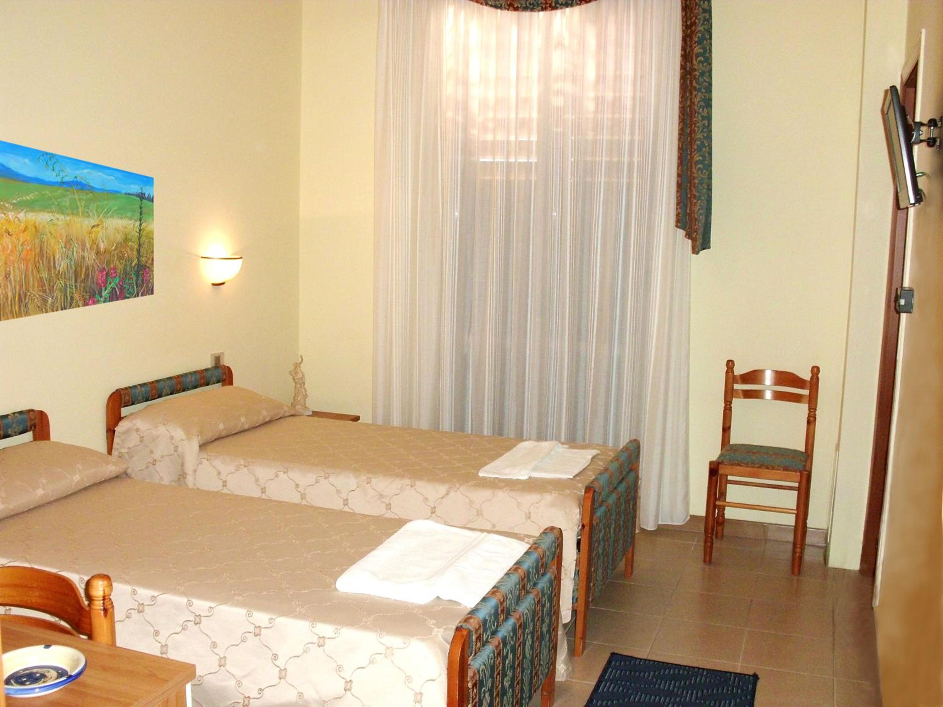Double or Twin Room - Photo 3