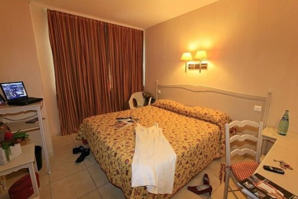 Standard Double or Twin Room - Photo 6