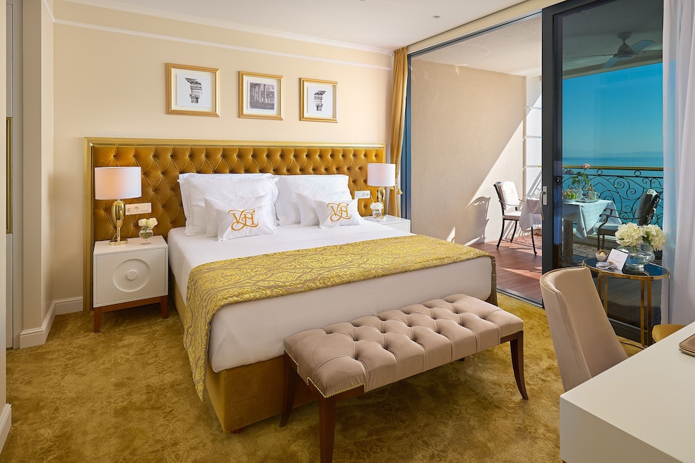 Premium Double or Twin Room, 1 Double Bed, Balcony, Sea front - Photo 3