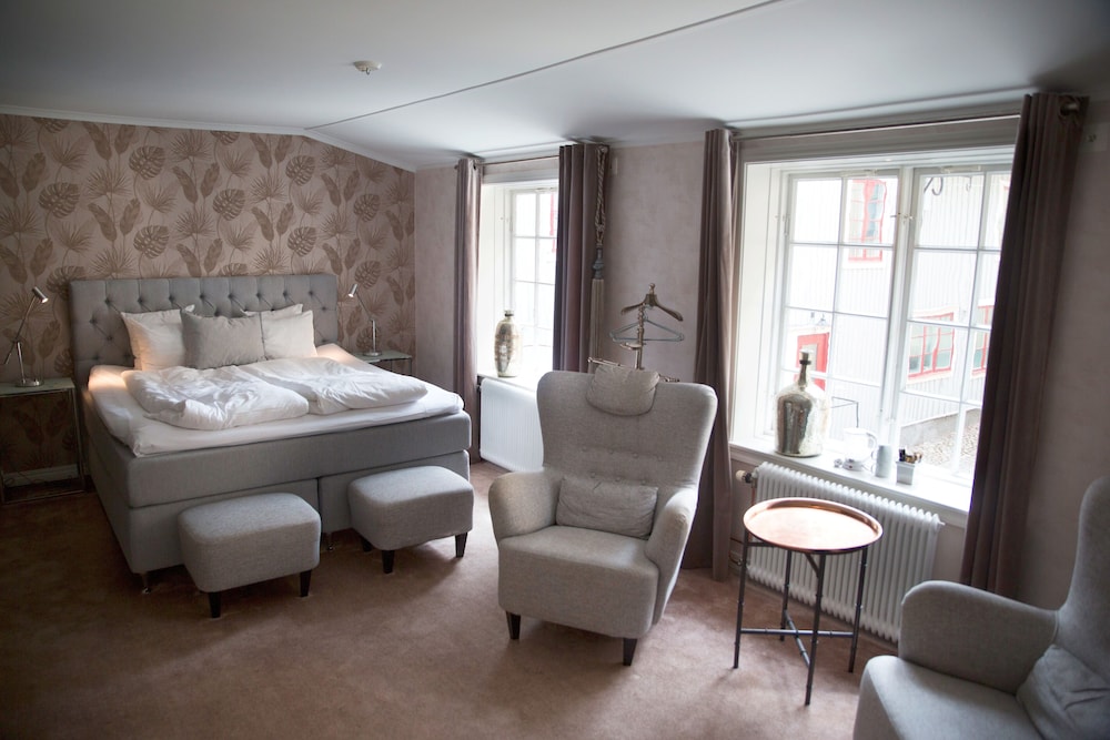 Deluxe Suite, Bathtub photo 1
