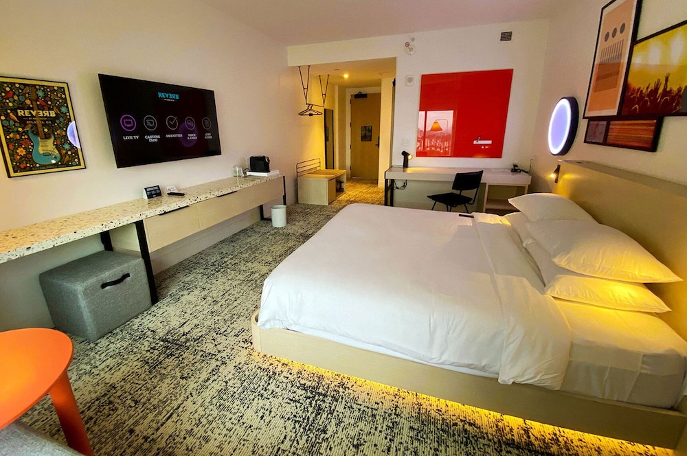 Superior Room, 1 King Bed (REVERB King Room) - Photo 1