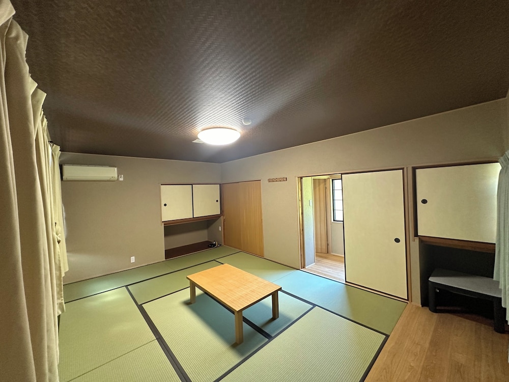 Standard Room with Shared Bathroom, Non Smoking photo 2