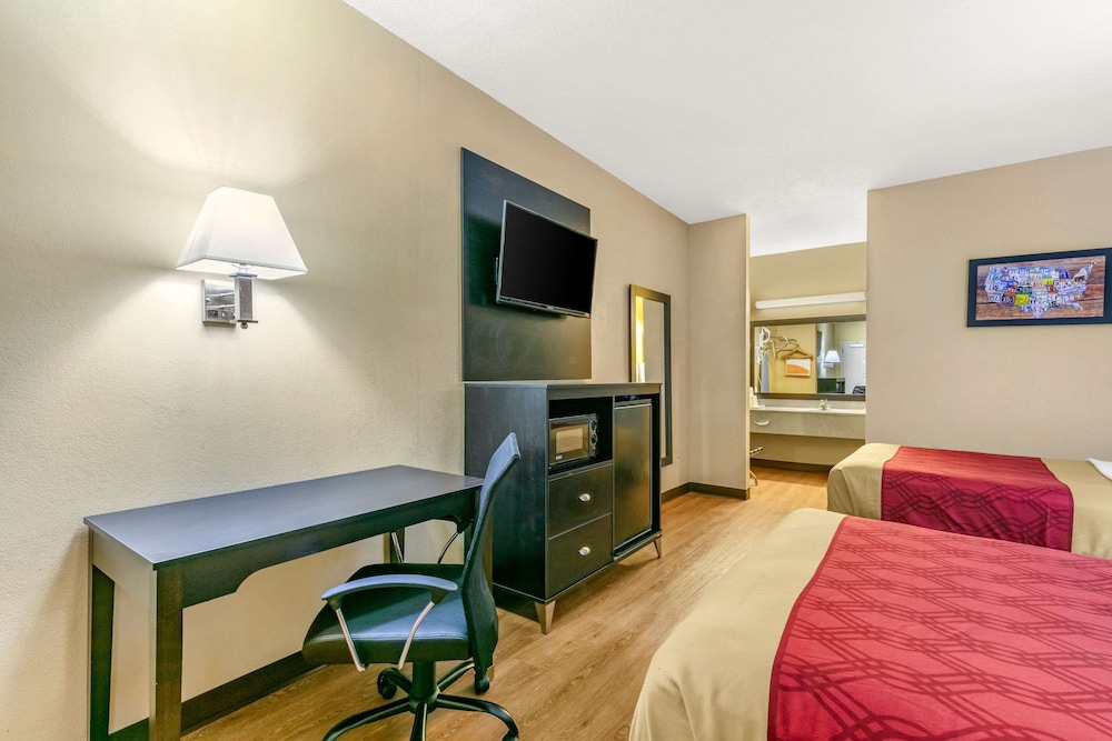 Standard Room, 2 Double Beds, Smoking - Photo 3