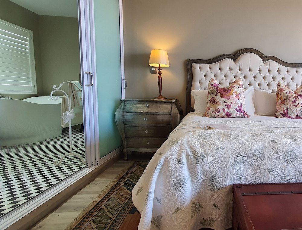 Executive Studio, 1 Bedroom, Kitchenette, Sea Facing photo 2